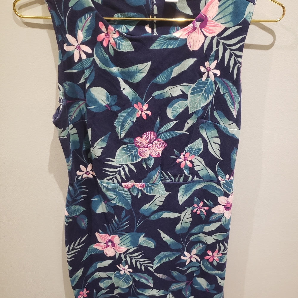 Form Fitting Floral Midi Dress